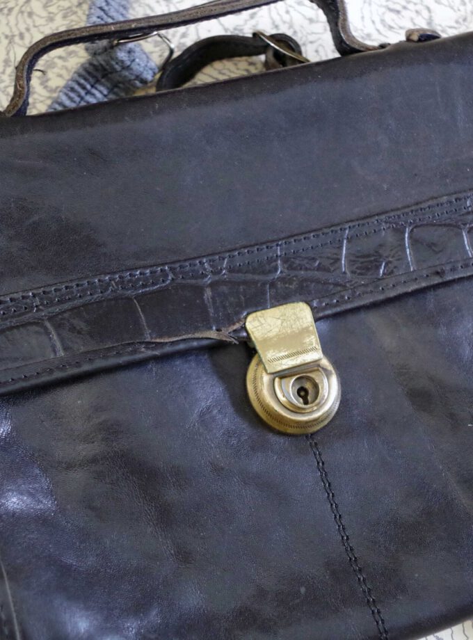 Burkely's Leather House Black