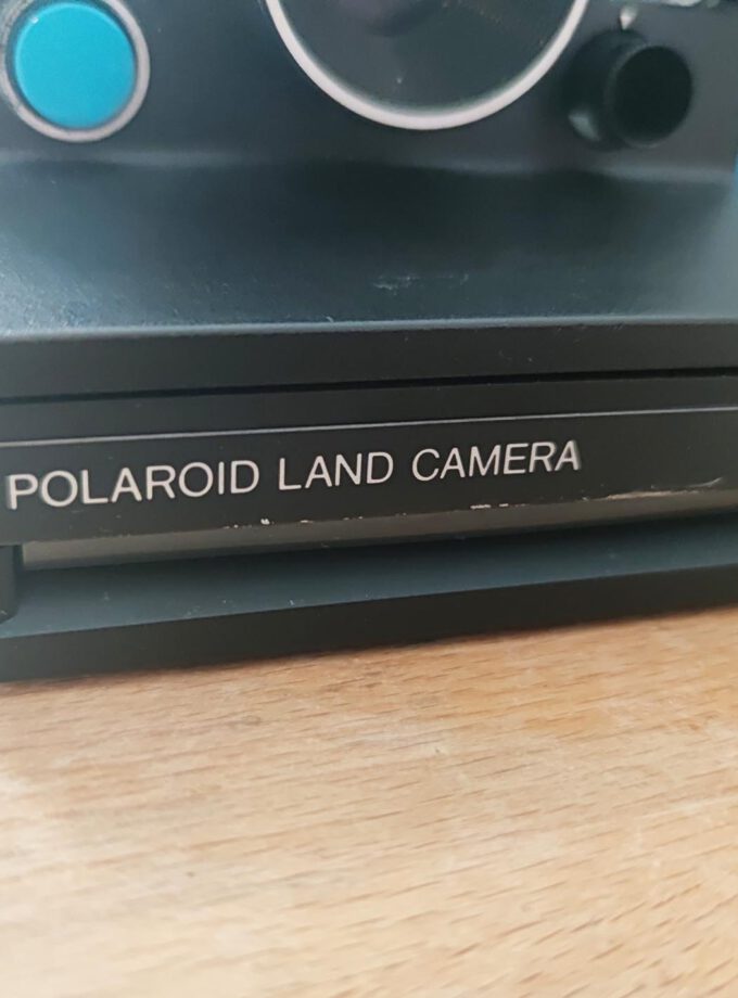 Polaroid Land Camera Revue Blue Button