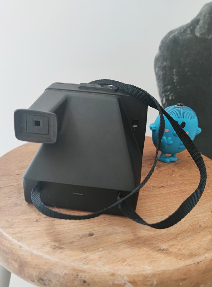 Polaroid Land Camera Revue Blue Button