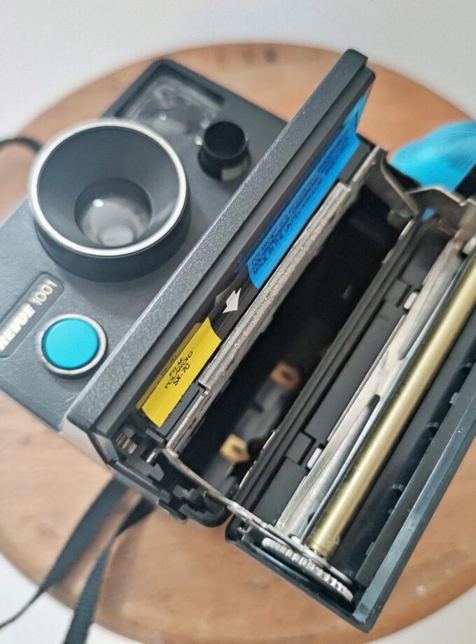 Polaroid Land Camera Revue Blue Button