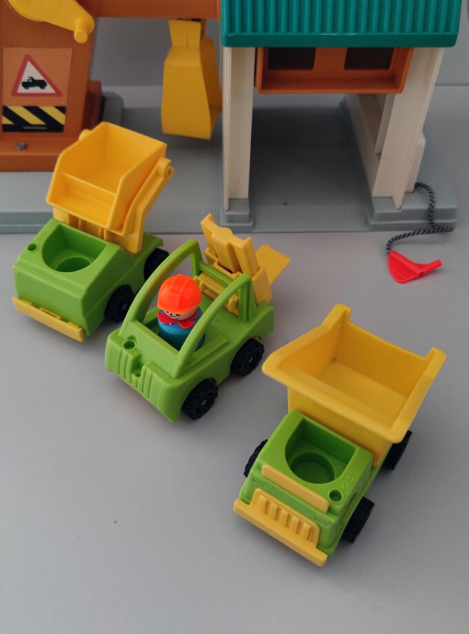 Fisher Price Vintage Lift and Load Depot