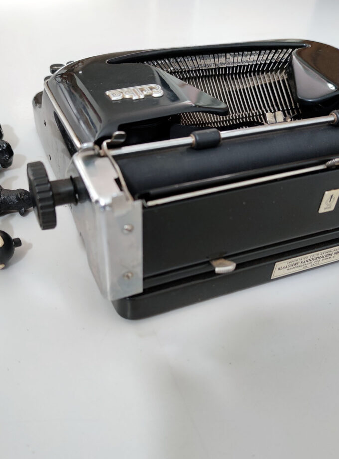 Vintage Old Erika Model 11 Typewriter