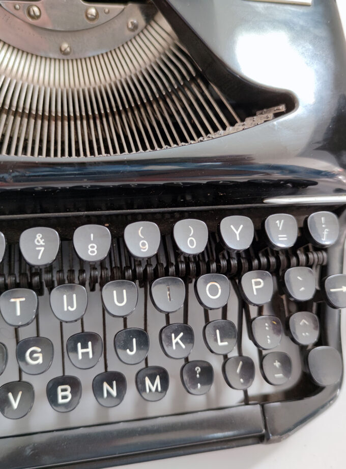 Vintage Old Erika Model 11 Typewriter
