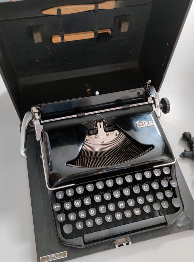 Vintage Old Erika Model 11 Typewriter