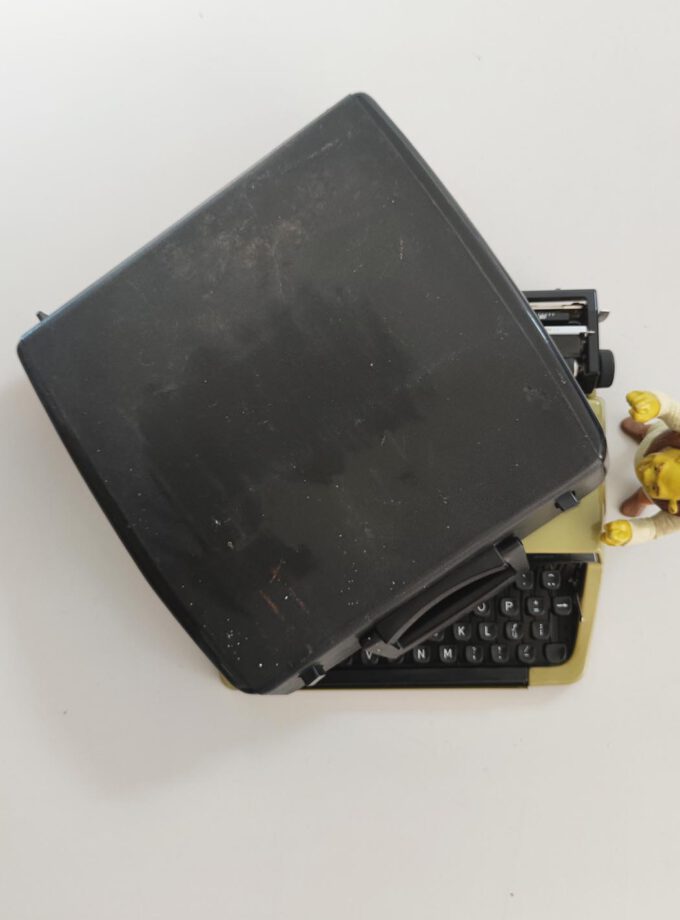 Vintage Brother Deluxe 220 Olive Typewriter