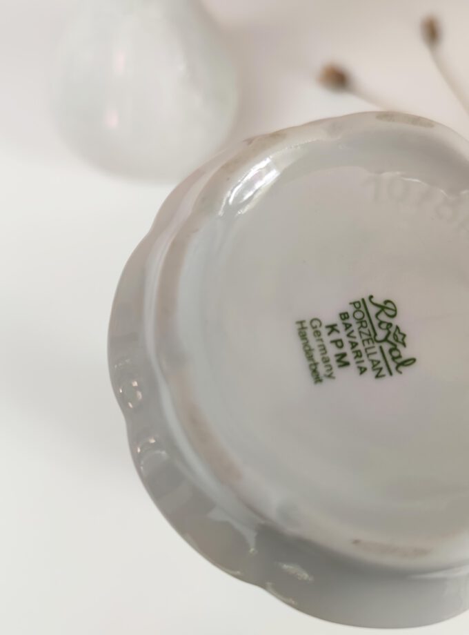 Royal White Vase Long