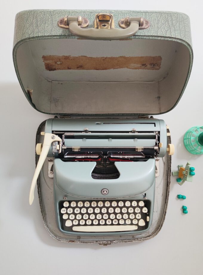 Vintage Alpina Typewriter Metallic BlueGreen