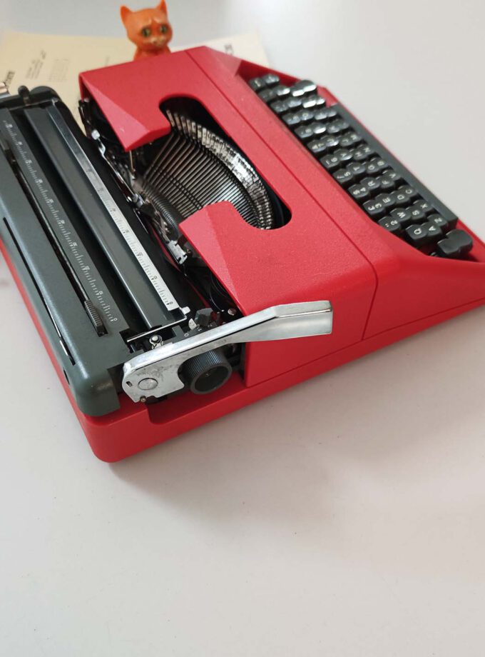 Vintage Underwood 23 Typewriter Red