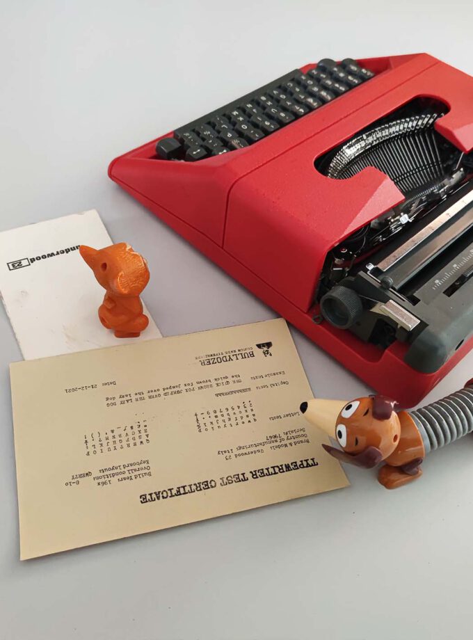 Vintage Underwood 23 Typewriter Red