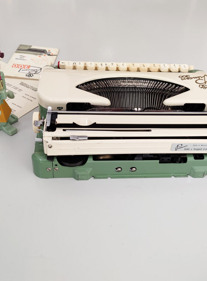 Vintage Princess 300 Typewriter Green / Offwhite