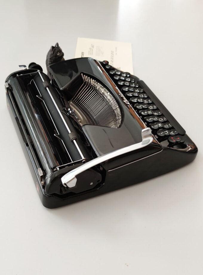 Vintage Old Black Optima P1 Typewriter