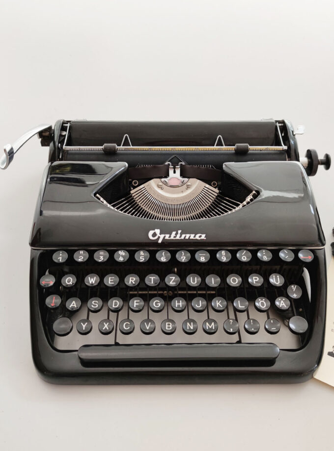 Vintage Old Black Optima P1 Typewriter