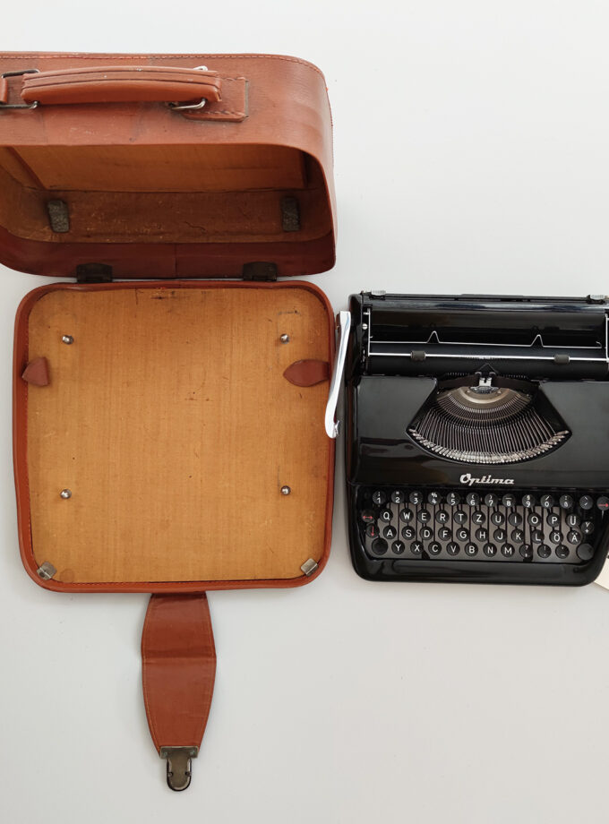 Vintage Old Black Optima P1 Typewriter