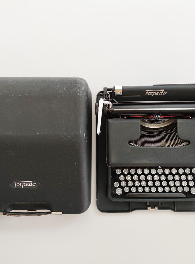 Vintage Old Black Torpedo 18B Typewriter