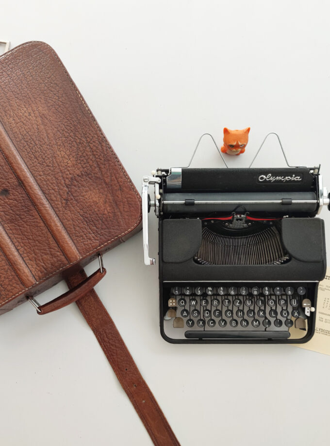 Olympia SM1 Old Black Vintage Typewriter