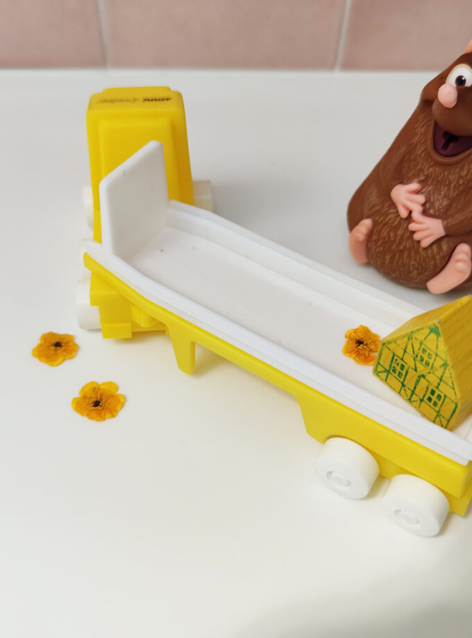 Vintage Sonni Yellow Truck