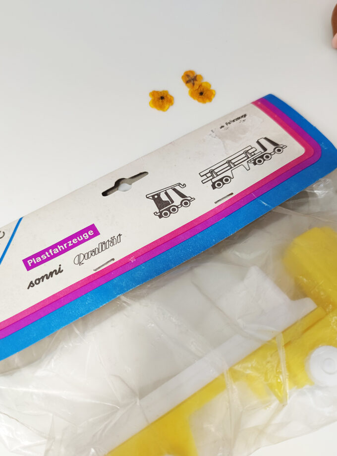 Vintage Sonni Yellow Truck