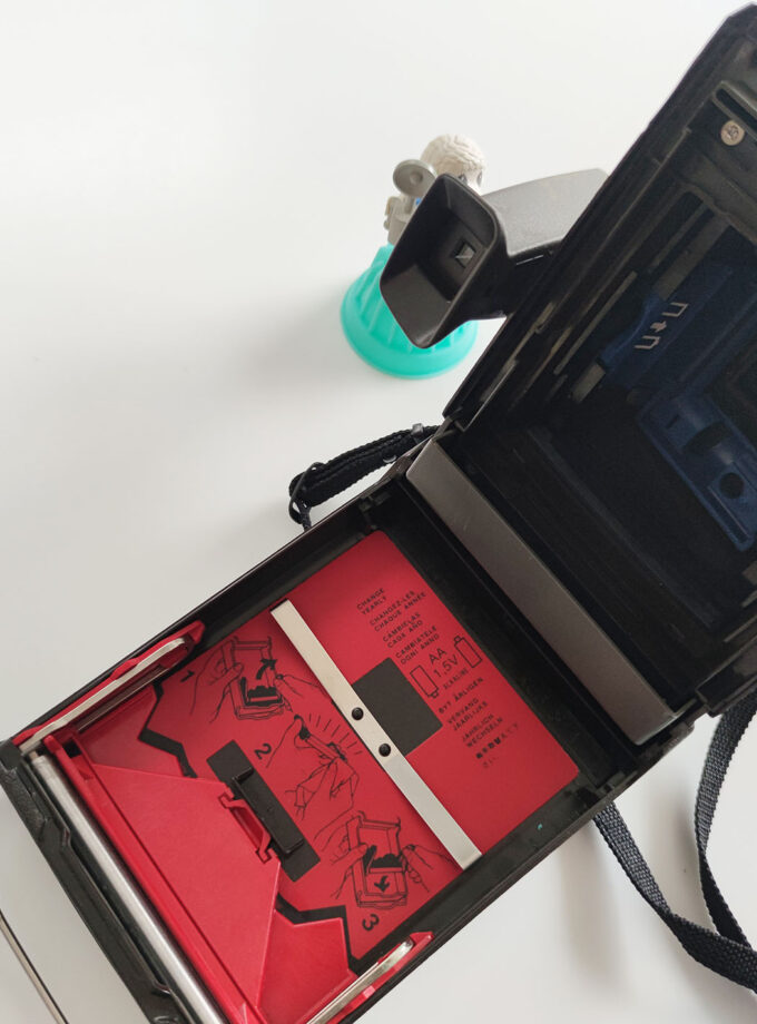 Polaroid EE33 Camera