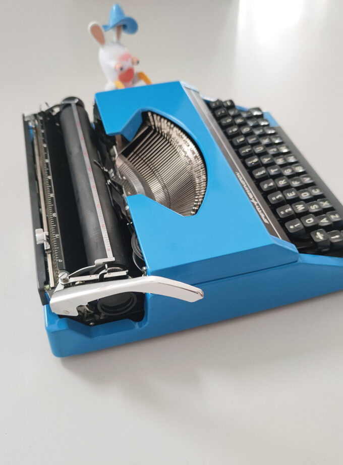 Vintage Sperry Remington Shocking Blue Typewriter