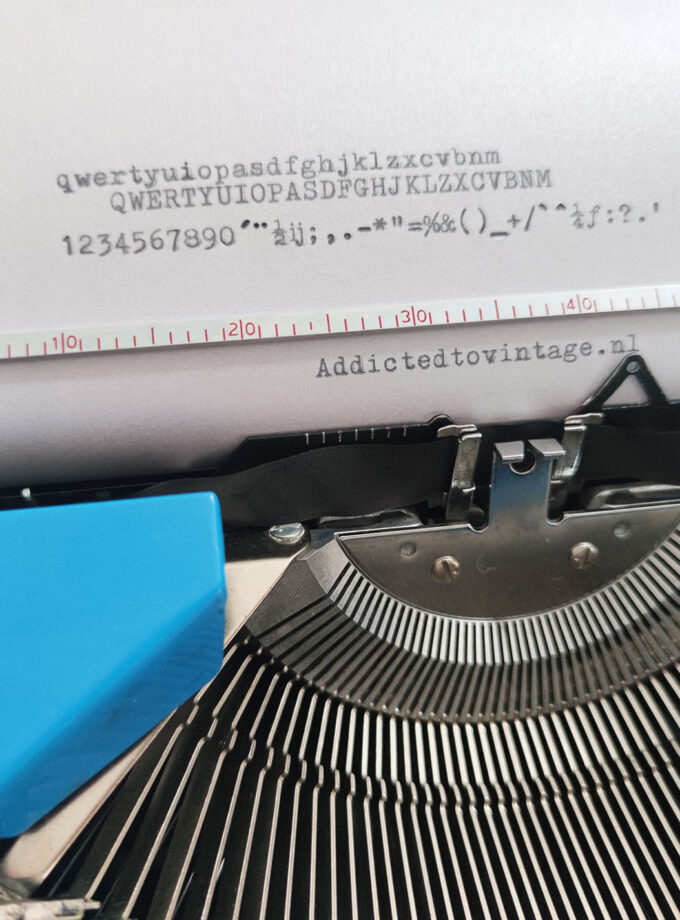 Vintage Sperry Remington Shocking Blue Typewriter