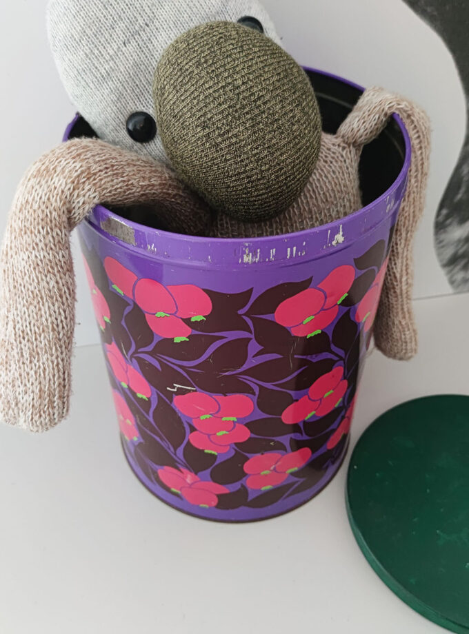 Purple Rose Hips Tin Blik Large