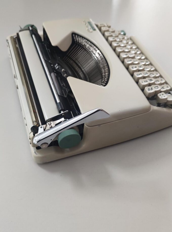 Vintage Typewriter Olympia Green White Splendid 33