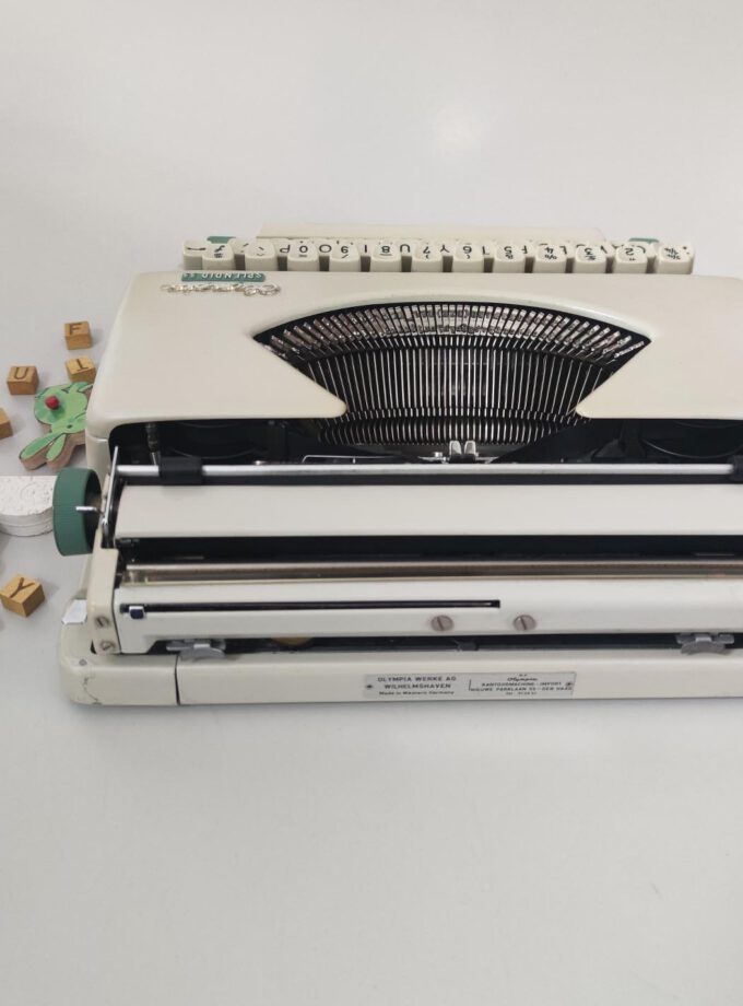 Vintage Typewriter Olympia Green White Splendid 33