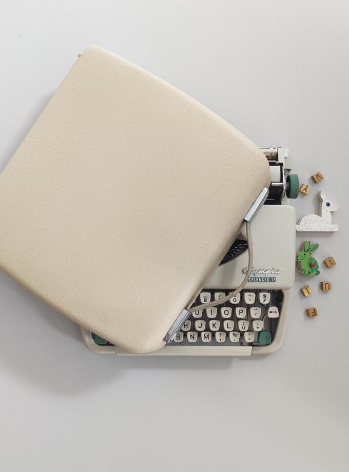 Vintage Typewriter Olympia Green White Splendid 33