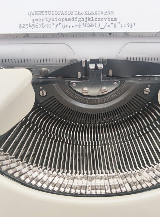 Vintage Typewriter Olympia Green White Splendid 33