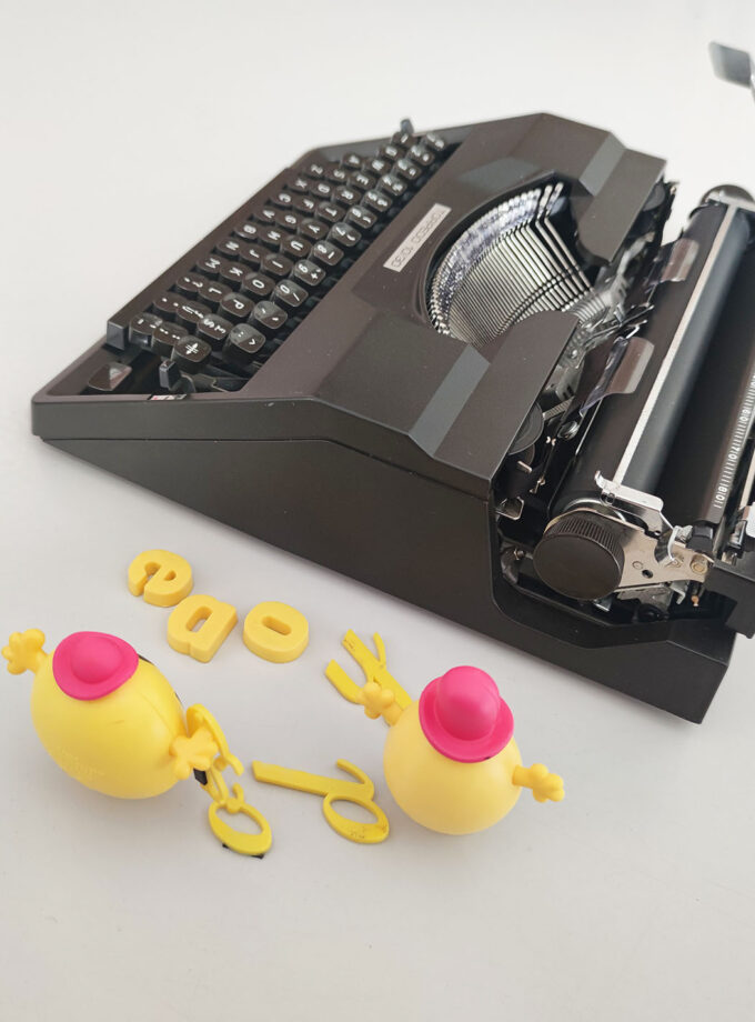 Vintage Black Torpedo 10/30 Typewriter