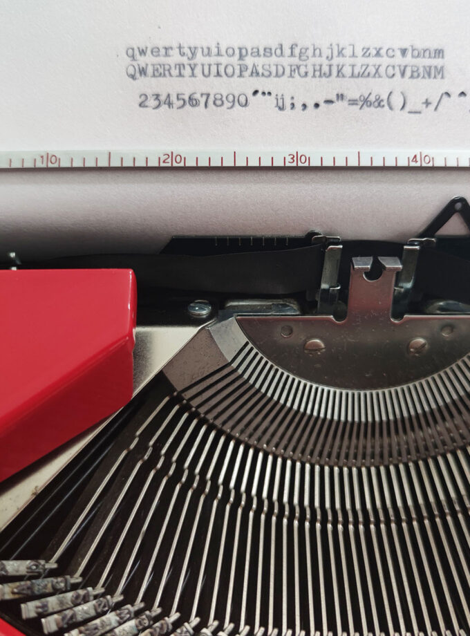 Vintage Red Remington Sperry Idool Typewriter