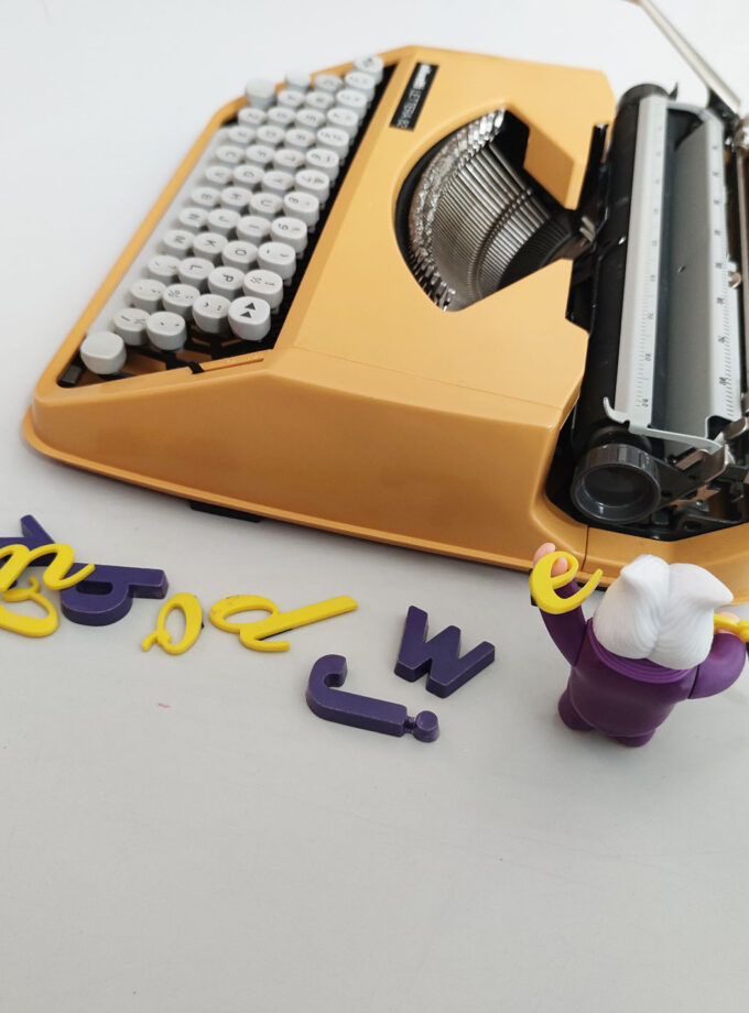 Vintage Olivetti Lettera 82 Old Ocher Typewriter