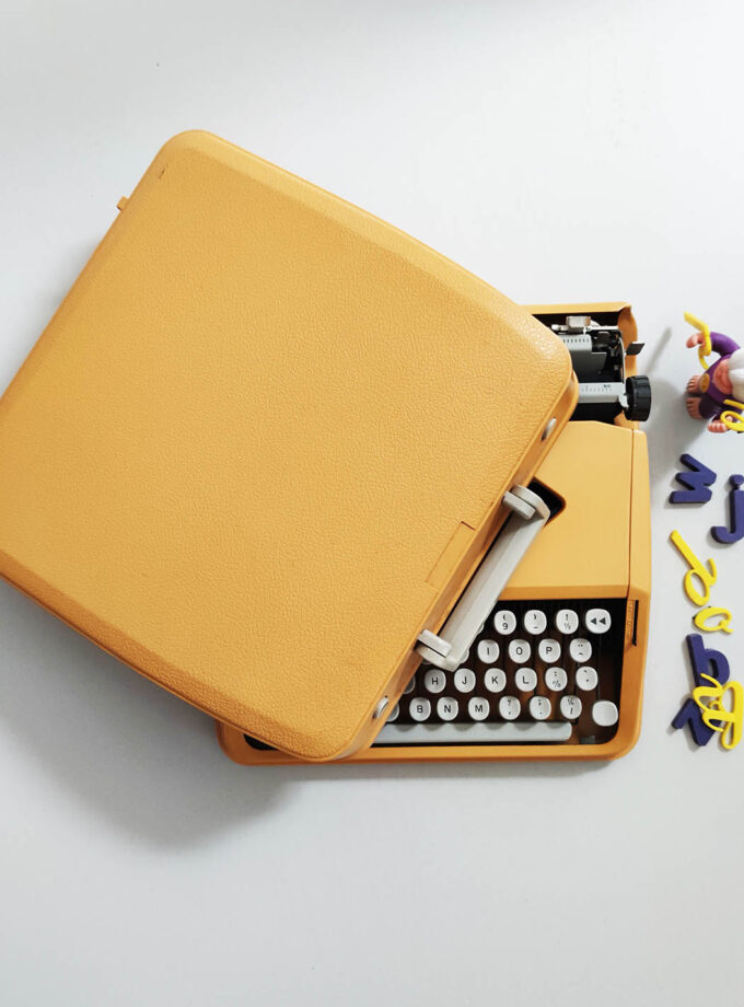 Vintage Olivetti Lettera 82 Old Ocher Typewriter