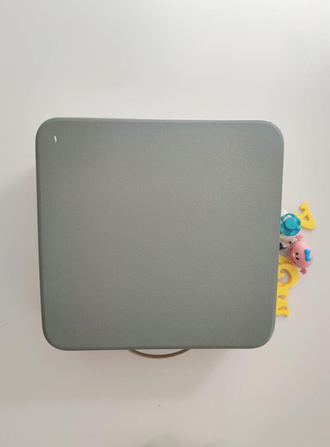 Vintage Olympia SM7 Typewriter Off White Old Green Details