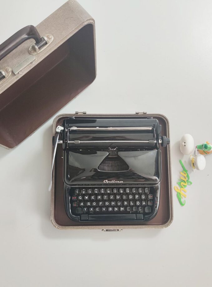 Vintage Old Black Optima Elite 3 Typewriter