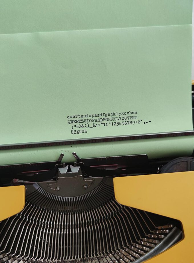 Vintage Brother Deluxe 850 TR Typewriter Mustard Yellow