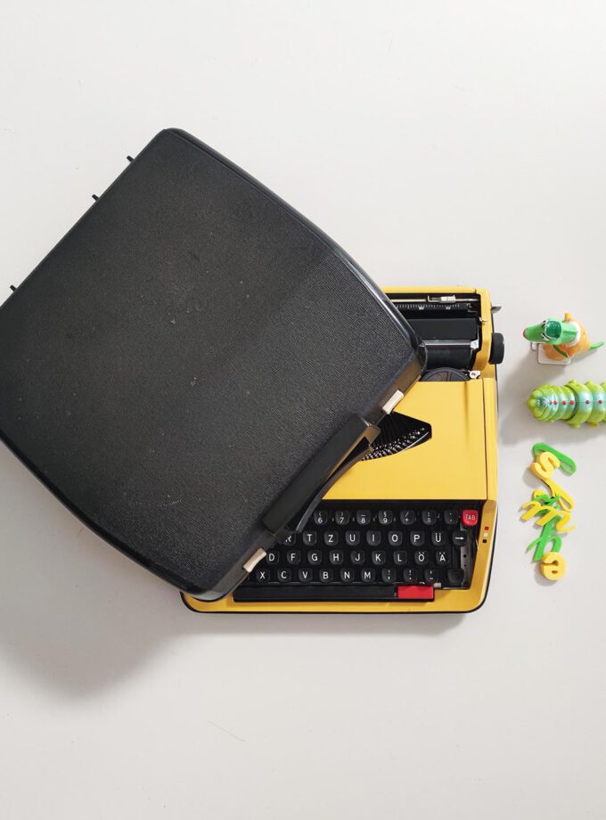 Vintage Brother Deluxe 850 TR Typewriter Mustard Yellow