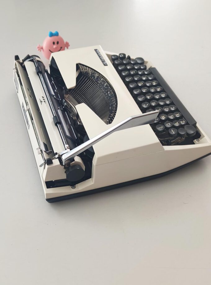 Vintage Tippa Adler Typewriter Off White Cubic