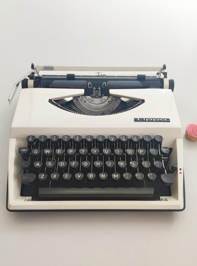 Vintage Tippa Adler Typewriter Off White Cubic