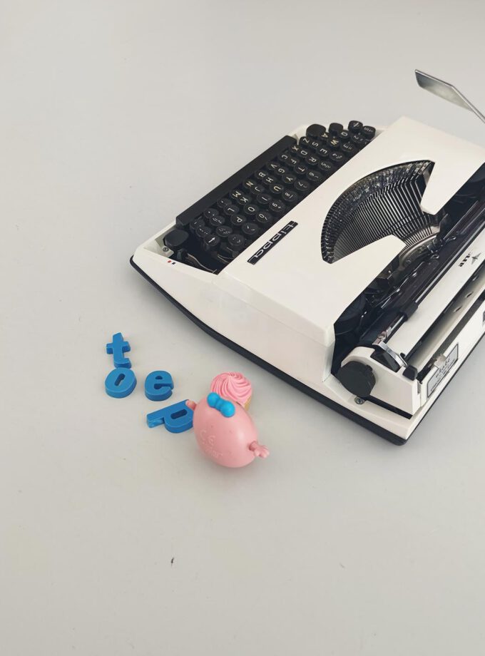 Vintage Tippa Adler Typewriter Off White Cubic