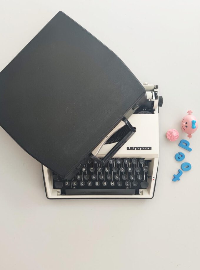 Vintage Tippa Adler Typewriter Off White Cubic