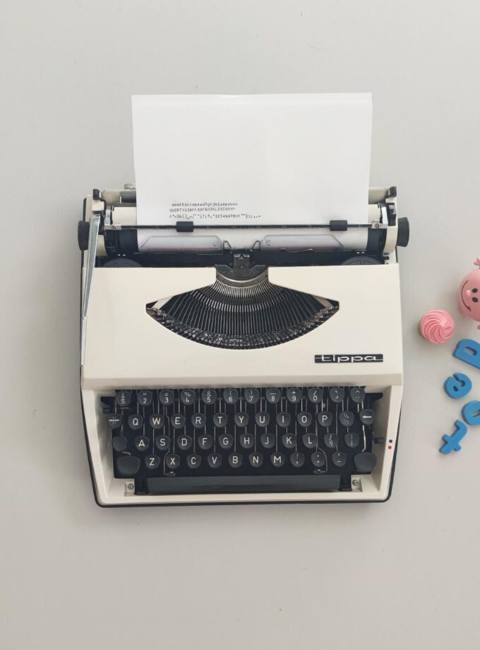 Vintage Tippa Adler Typewriter Off White Cubic