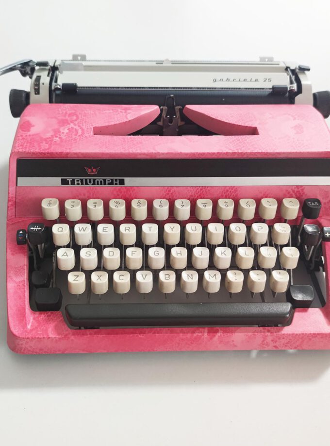 Vintage Typewriter Custom Made Triumph Gabriele 25 PINK Rose Hip