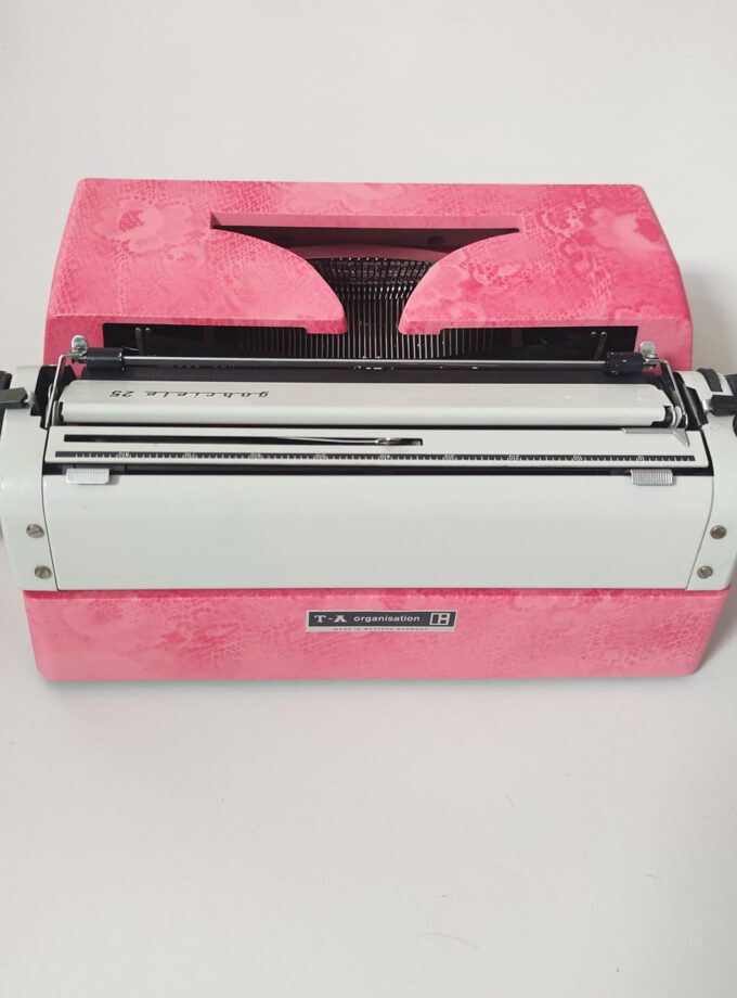 Vintage Typewriter Custom Made Triumph Gabriele 25 PINK Rose Hip
