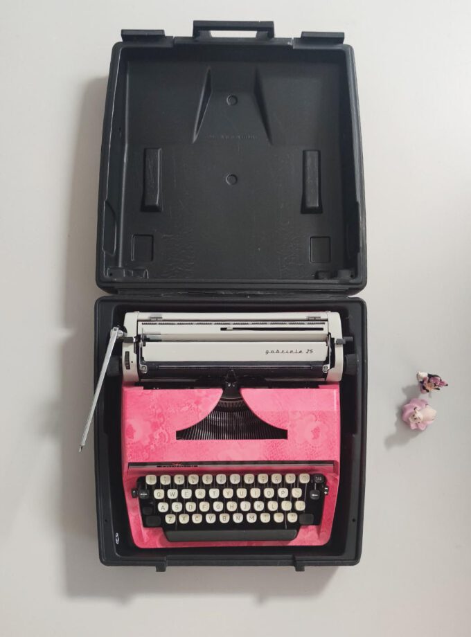 Vintage Typewriter Custom Made Triumph Gabriele 25 PINK Rose Hip