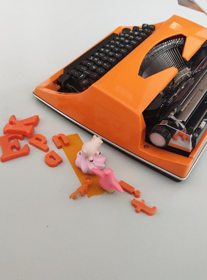 Vintage Triumph Contessa de luxe Orange Typewriter