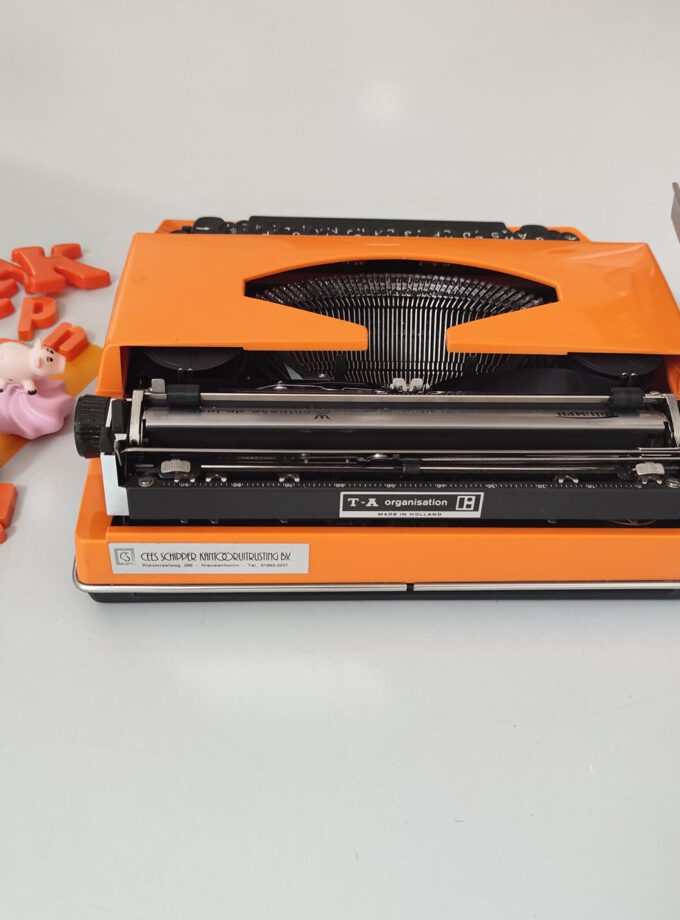 Vintage Triumph Contessa de luxe Orange Typewriter