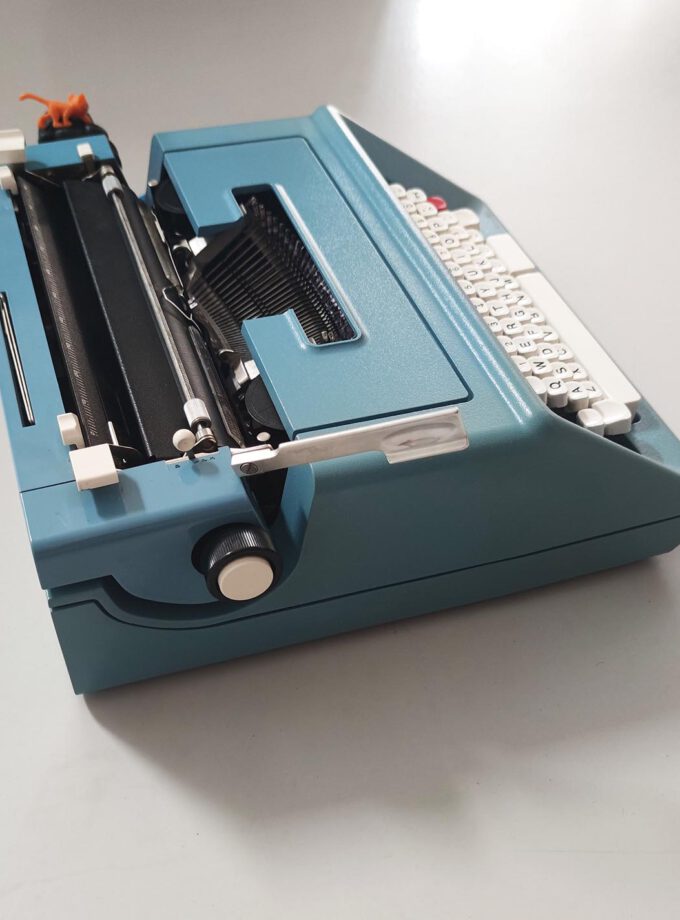 Vintage Olivetti Studio 46 Blue