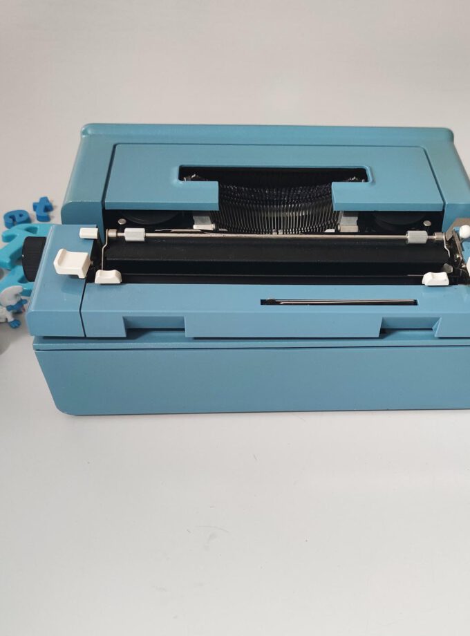Vintage Olivetti Studio 46 Blue