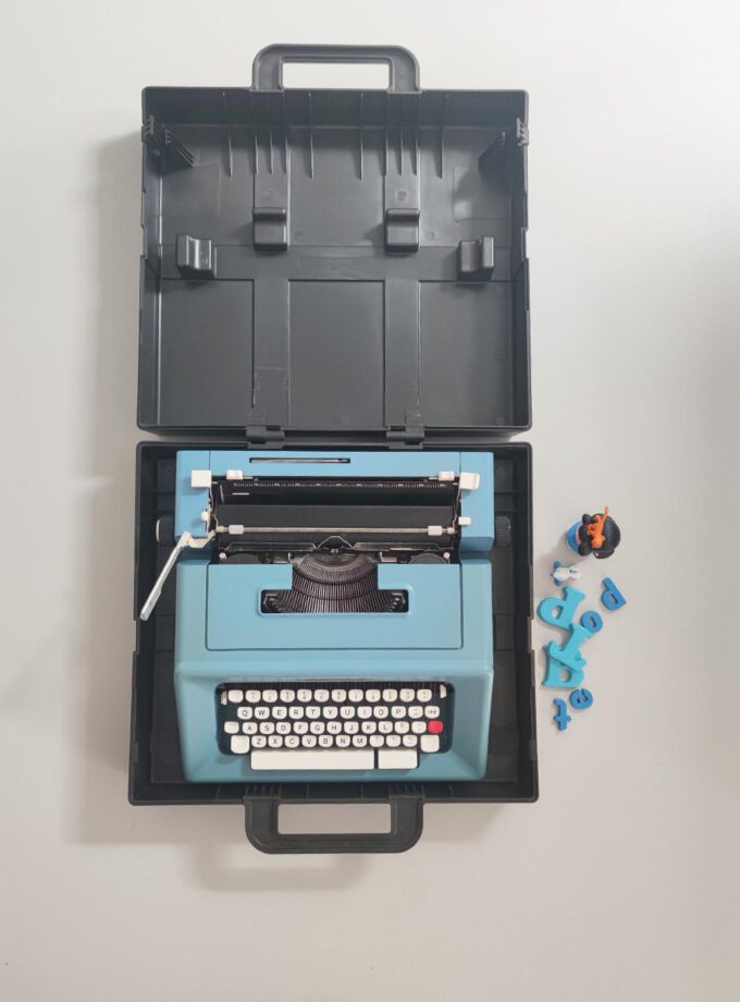 Vintage Olivetti Studio 46 Blue